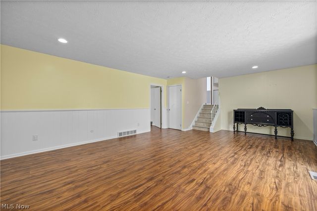 7653 Trenton Trail, Middleburg Heights, OH 44130