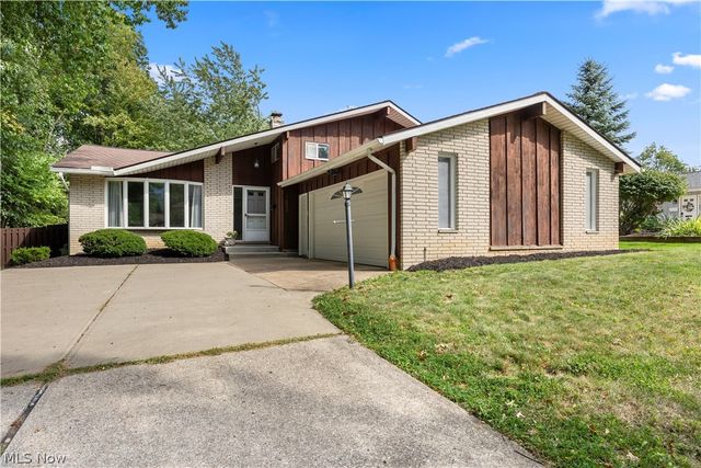 7653 Trenton Trail, Middleburg Heights, OH 44130