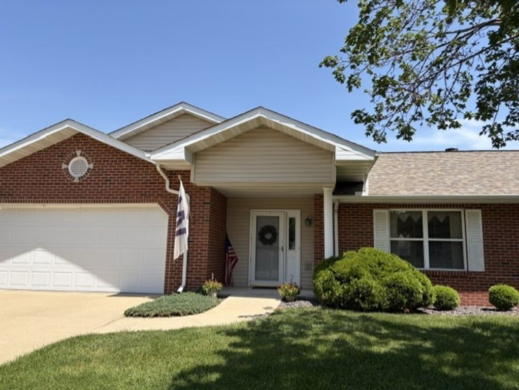 Image 1 of property listing at 1017 31st Street, Peru, IL 61354