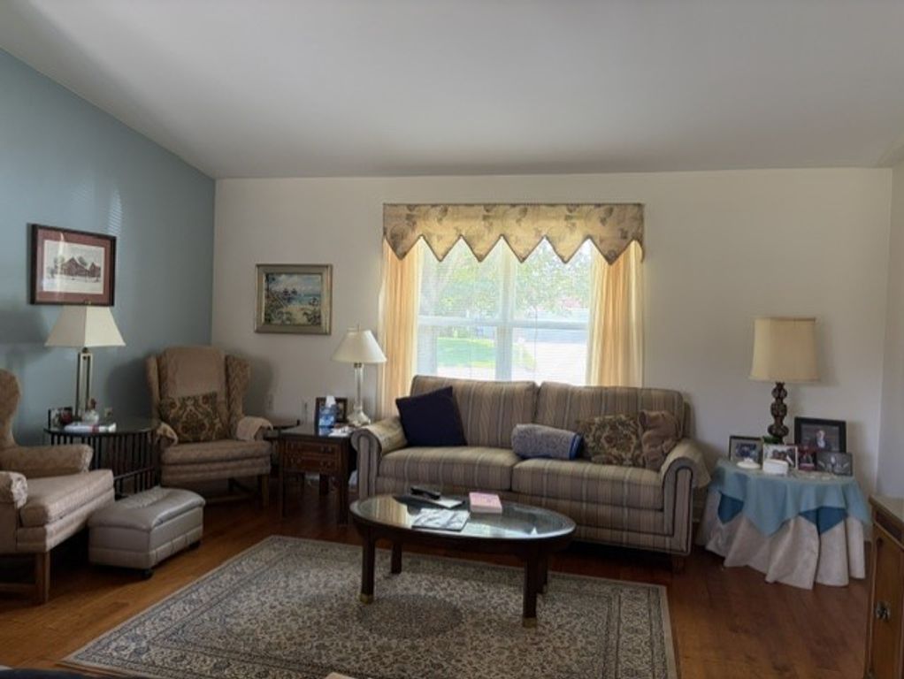 Image 2 of property listing at 1017 31st Street, Peru, IL 61354
