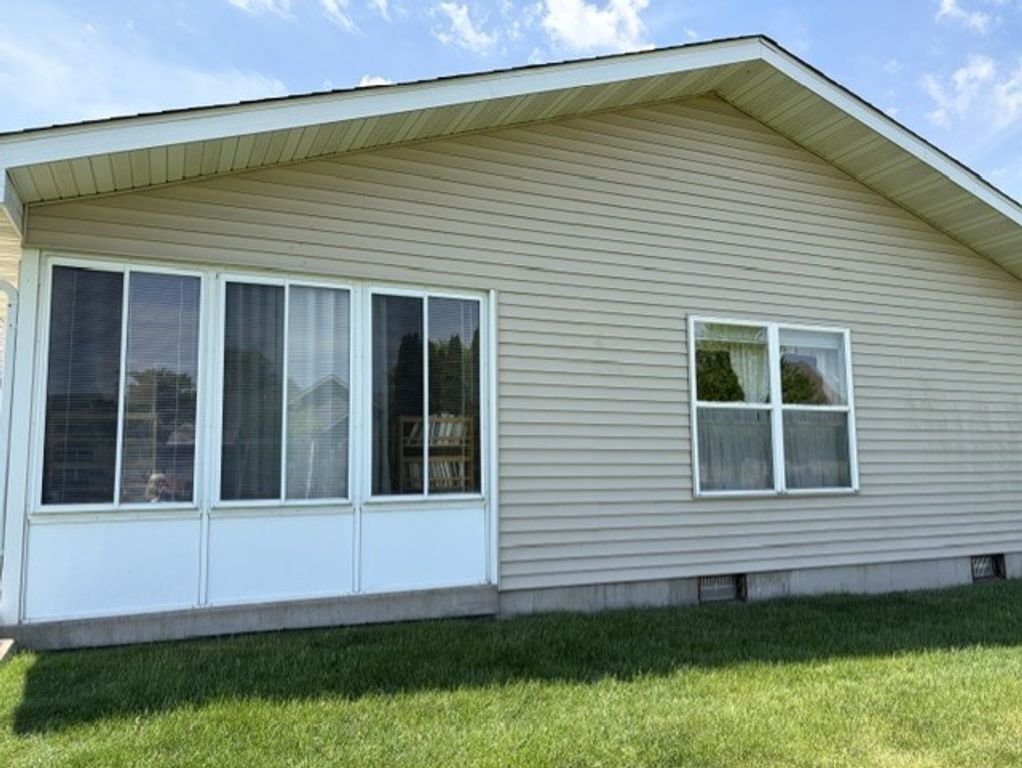 Image 12 of property listing at 1017 31st Street, Peru, IL 61354