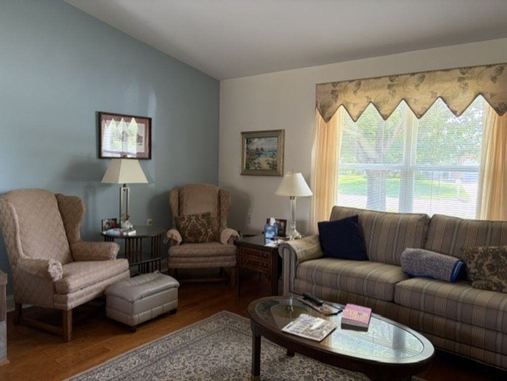 Image 3 of property listing at 1017 31st Street, Peru, IL 61354