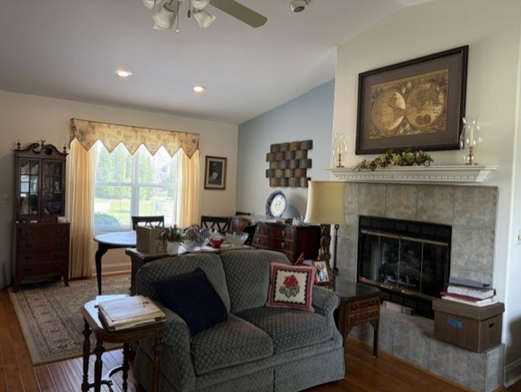 Image 4 of property listing at 1017 31st Street, Peru, IL 61354