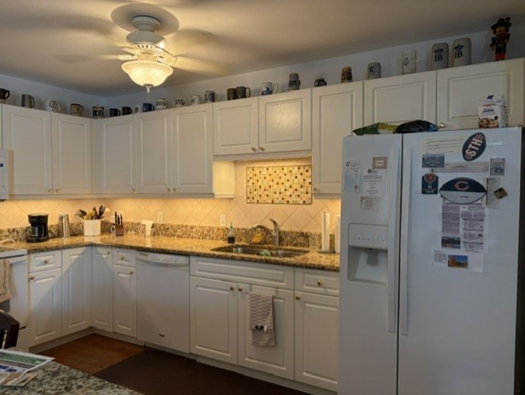 Image 6 of property listing at 1017 31st Street, Peru, IL 61354