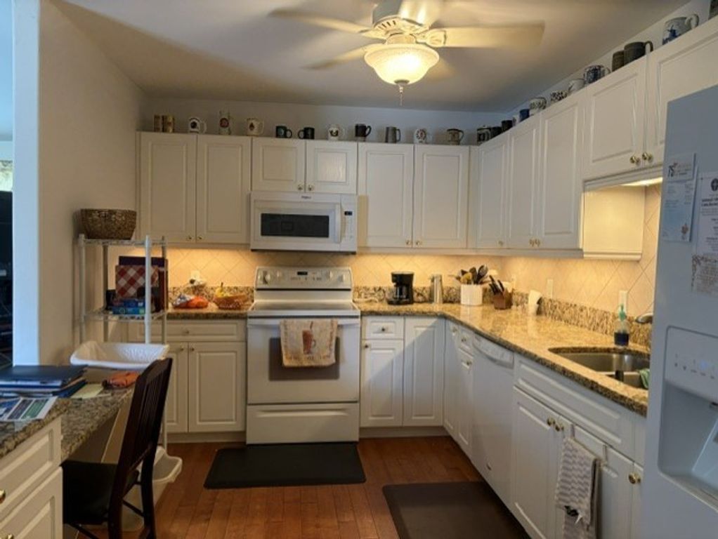 Image 7 of property listing at 1017 31st Street, Peru, IL 61354