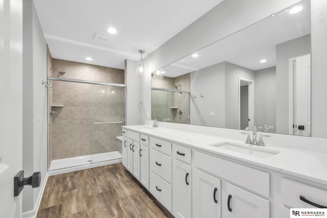 4518 S 215th Avenue, Elkhorn, NE 68022