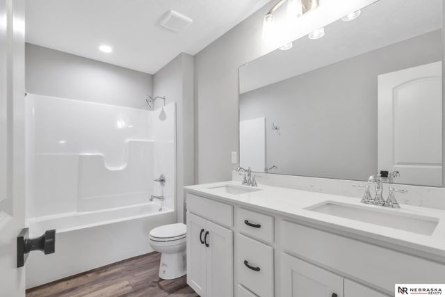 4518 S 215th Avenue, Elkhorn, NE 68022