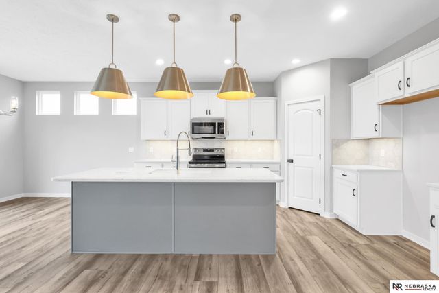 4518 S 215th Avenue, Elkhorn, NE 68022