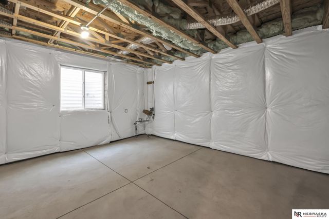 4518 S 215th Avenue, Elkhorn, NE 68022