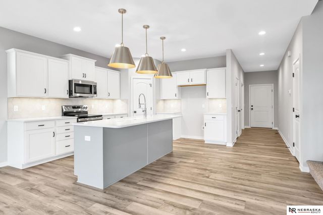 4518 S 215th Avenue, Elkhorn, NE 68022