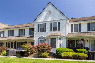 78 Lochmere Lane # 415, Nashua, NH 03063