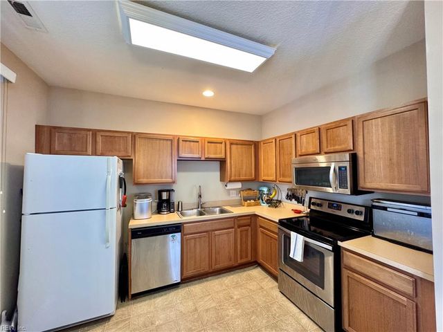 418 Teton CIR, Suffolk, VA 23435