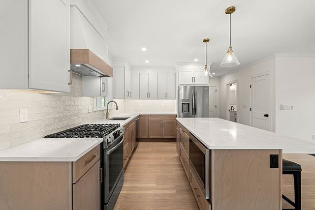 5 Ciaramitaro Ct, Gloucester, MA 01930