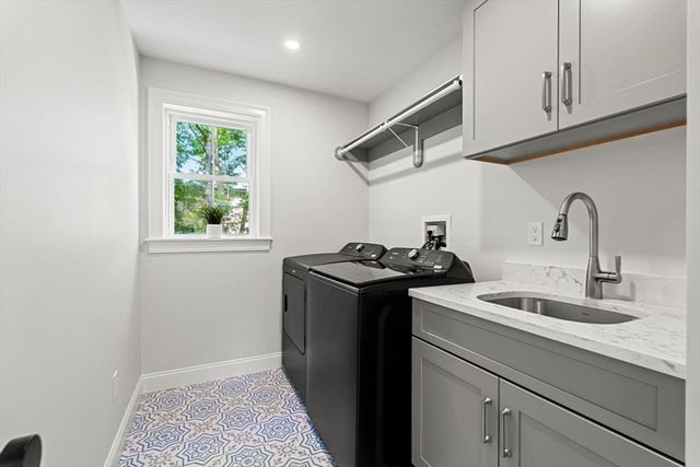 5 Ciaramitaro Ct, Gloucester, MA 01930