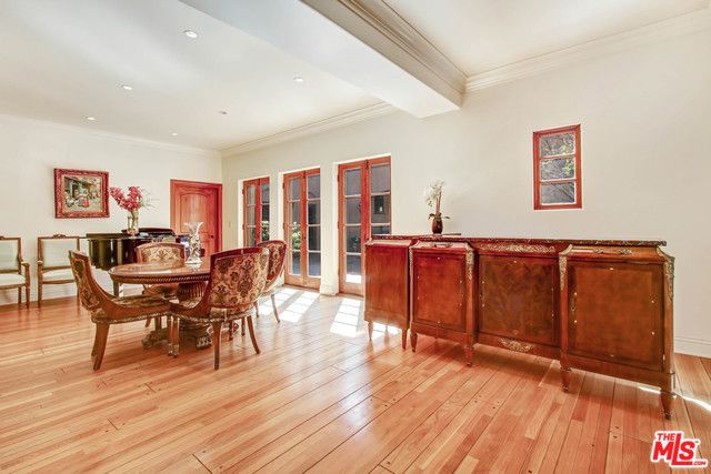 725 N Foothill Road, Beverly Hills, CA 90210