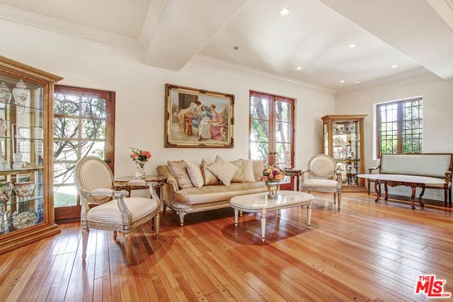 725 N Foothill Road, Beverly Hills, CA 90210