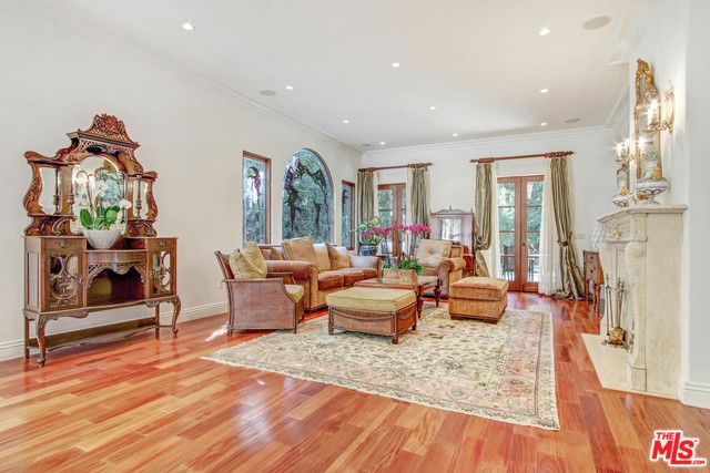 725 N Foothill Road, Beverly Hills, CA 90210