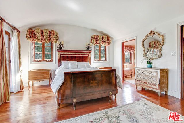 725 N Foothill Road, Beverly Hills, CA 90210