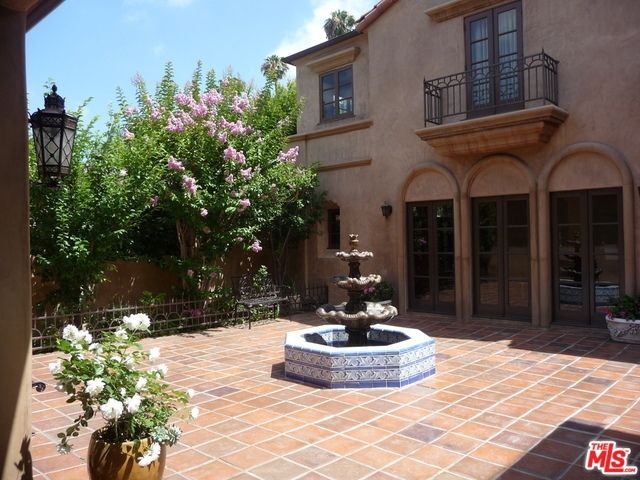 725 N Foothill Road, Beverly Hills, CA 90210