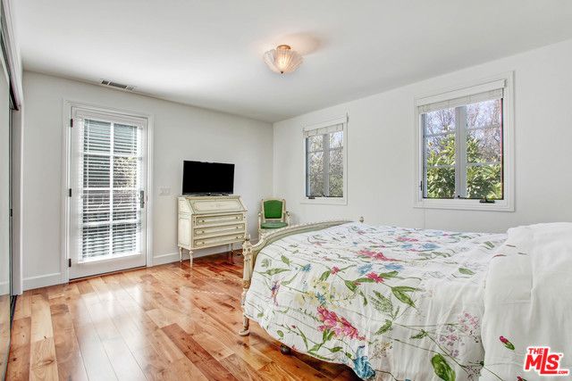 725 N Foothill Road, Beverly Hills, CA 90210