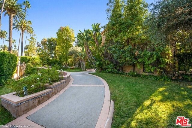 725 N Foothill Road, Beverly Hills, CA 90210