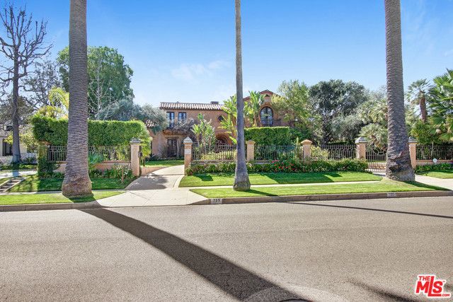 725 N Foothill Road, Beverly Hills, CA 90210