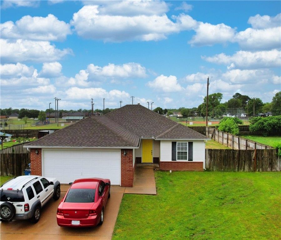 509 SW Persimmon Street, Gravette, AR 72736