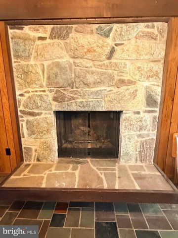 10400 HUNTER RIDGE DR, Oakton, VA 22124