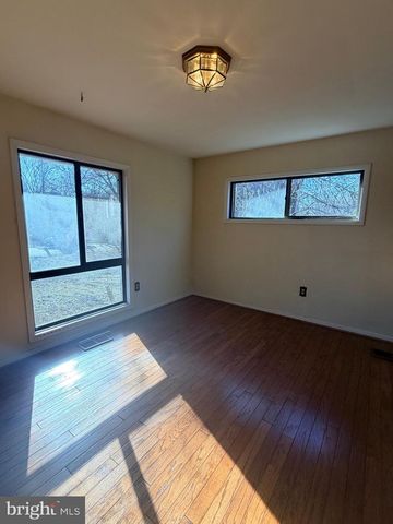 10400 HUNTER RIDGE DR, Oakton, VA 22124