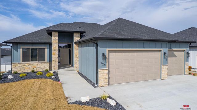 929 N 106Th Street, Lincoln, NE 68527