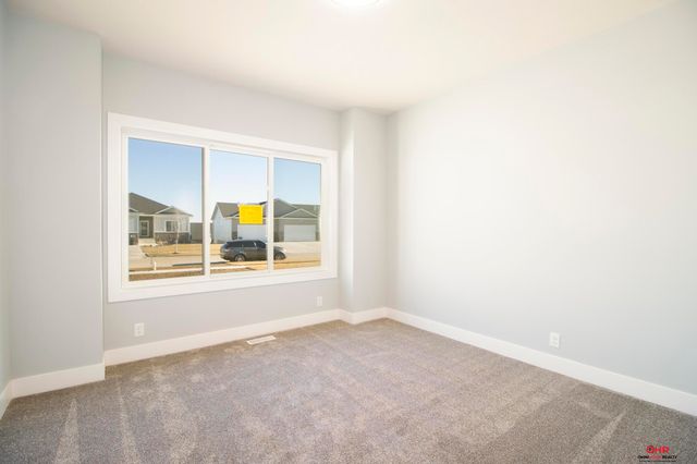 929 N 106Th Street, Lincoln, NE 68527