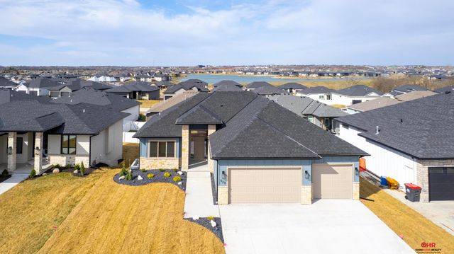 929 N 106Th Street, Lincoln, NE 68527