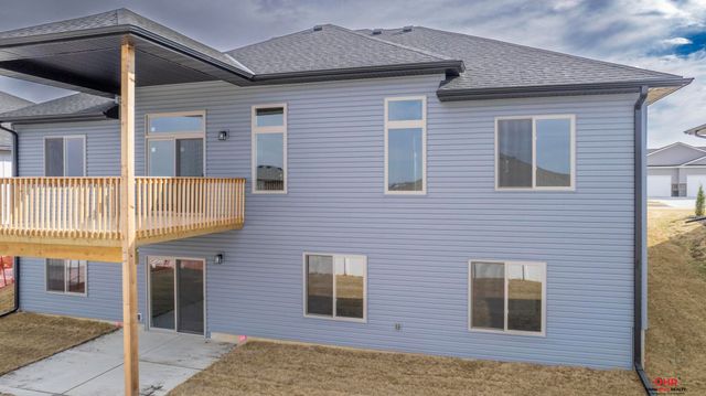 929 N 106Th Street, Lincoln, NE 68527