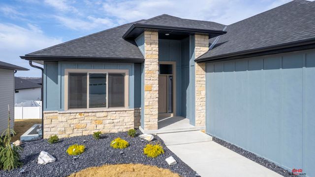 929 N 106Th Street, Lincoln, NE 68527