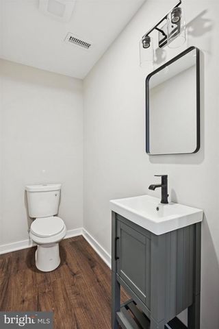 27 ALMOND LN, Levittown, PA 19055