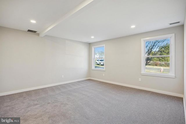 27 ALMOND LN, Levittown, PA 19055