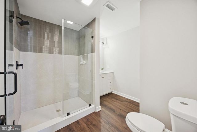 27 ALMOND LN, Levittown, PA 19055