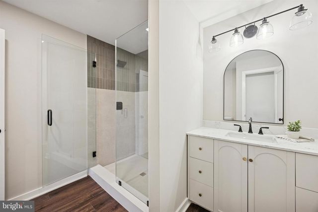 27 ALMOND LN, Levittown, PA 19055