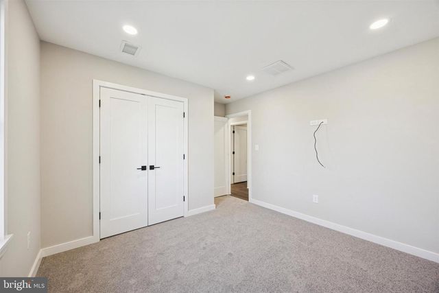 27 ALMOND LN, Levittown, PA 19055