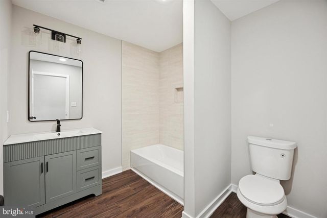 27 ALMOND LN, Levittown, PA 19055