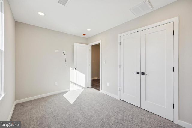 27 ALMOND LN, Levittown, PA 19055