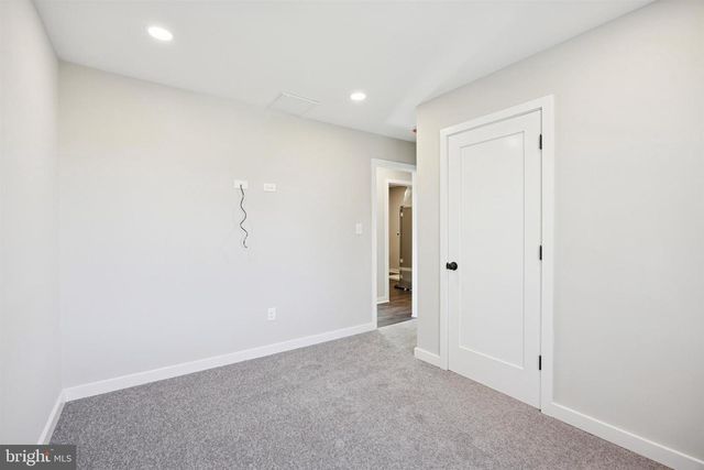 27 ALMOND LN, Levittown, PA 19055