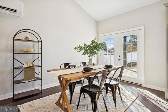 27 ALMOND LN, Levittown, PA 19055