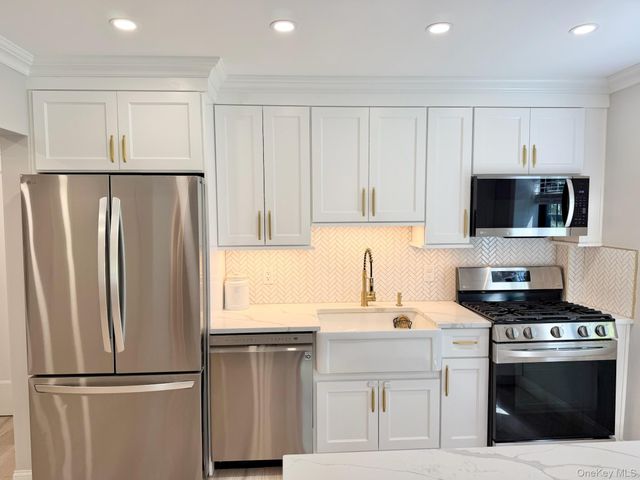 1271 California Road D-3, Eastchester, NY 10709