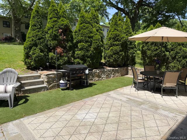 1271 California Road D-3, Eastchester, NY 10709