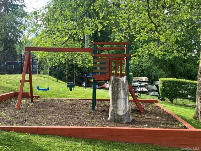 1271 California Road D-3, Eastchester, NY 10709