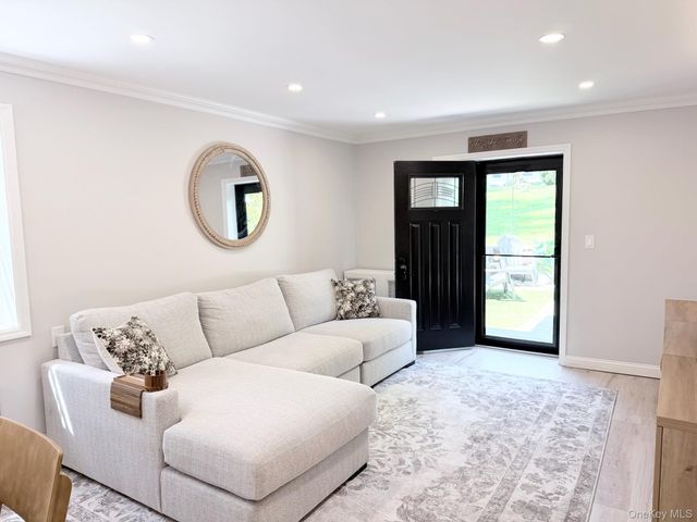 1271 California Road D-3, Eastchester, NY 10709