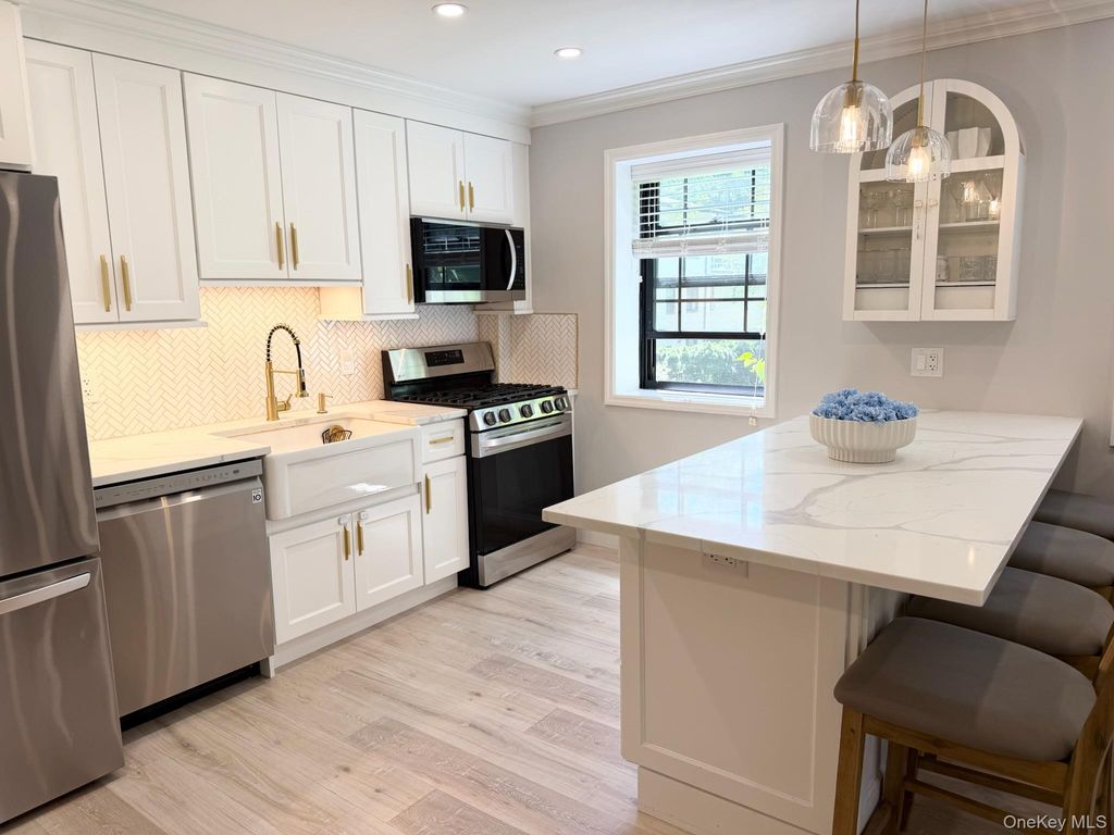 1271 California Road D-3, Eastchester, NY 10709