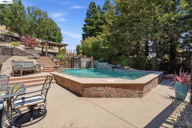 2390 Reliez Valley Rd, Martinez, CA 94553