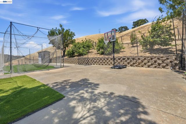 2390 Reliez Valley Rd, Martinez, CA 94553